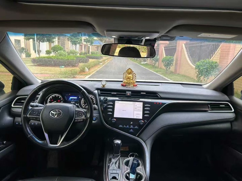 东莞19年丰田凯美瑞8