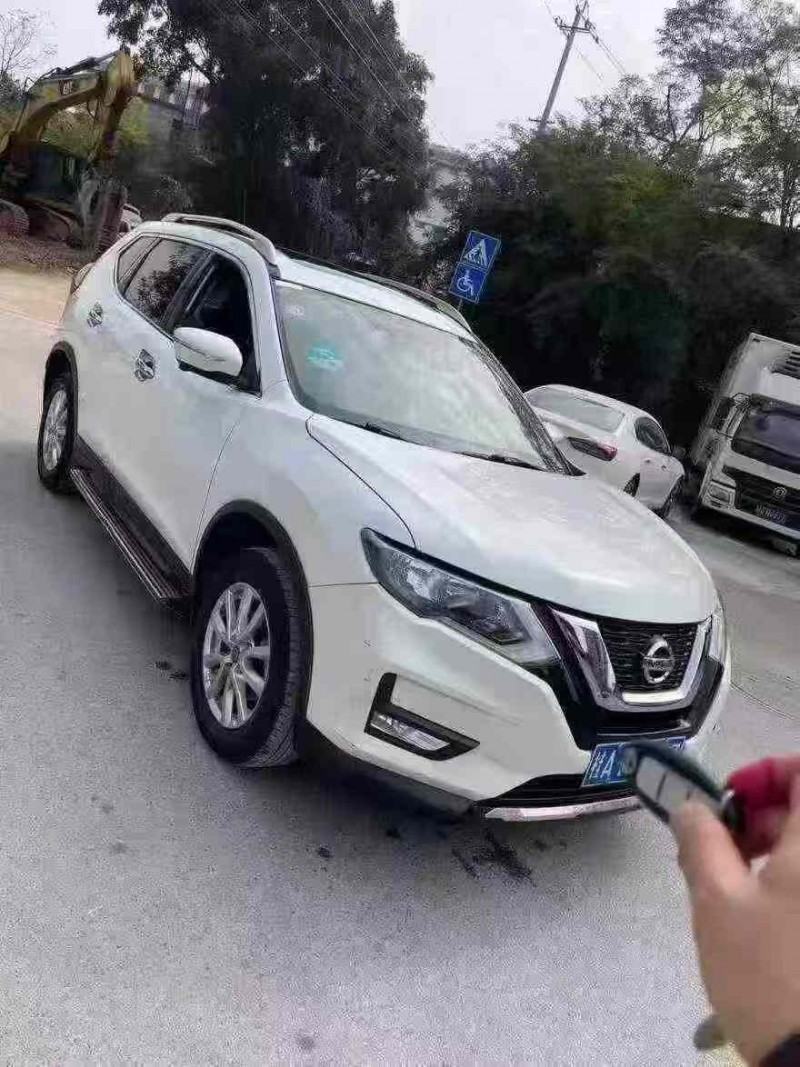 南宁18年日产奇骏1