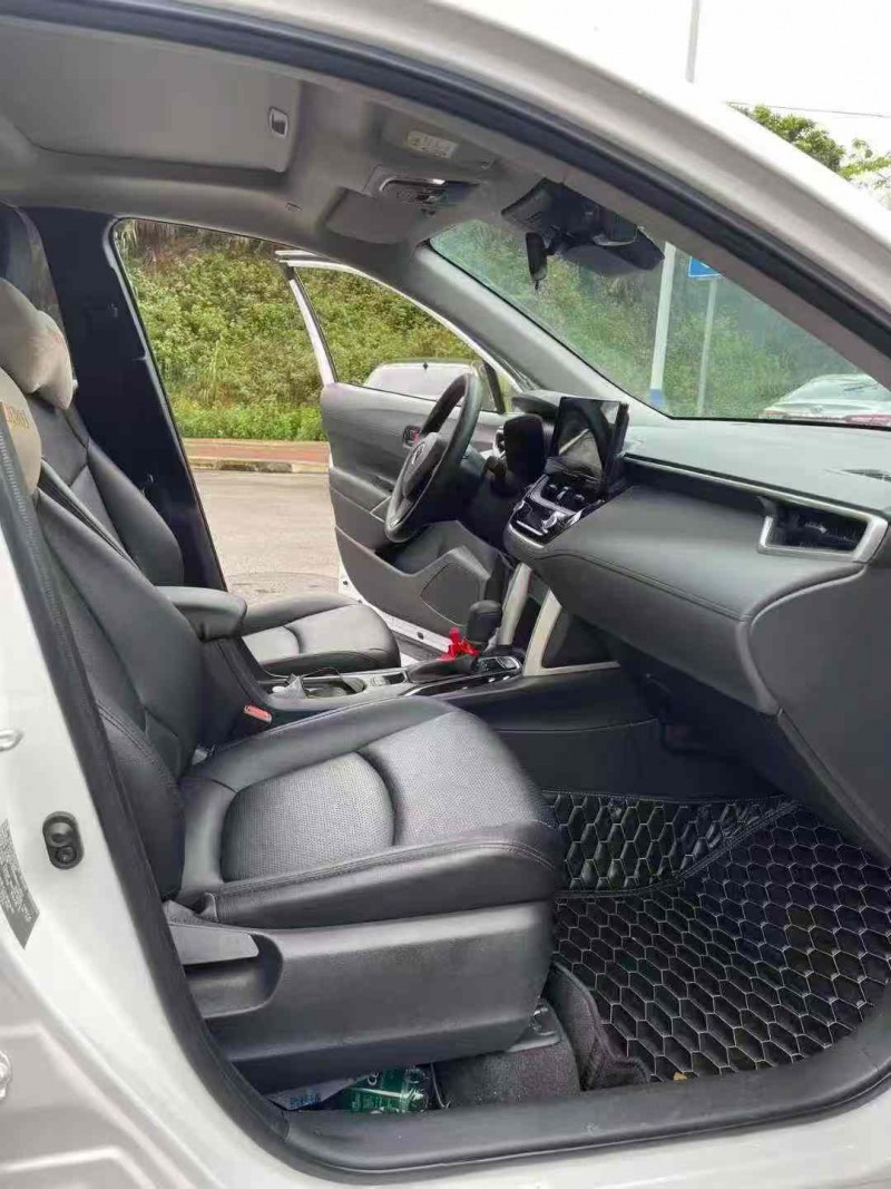 南宁23年丰田锐放5