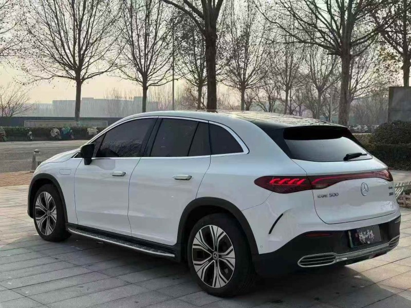 济宁24年奔驰EQE8