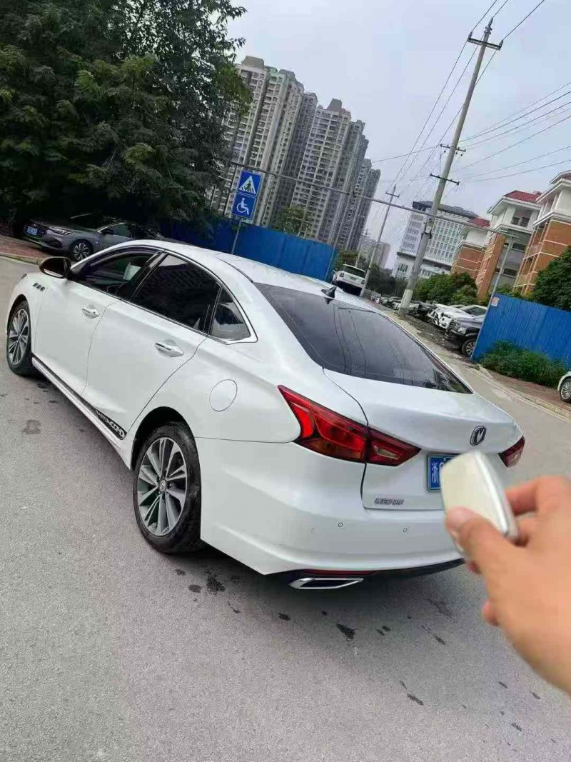 南宁20年长安汽车CC8