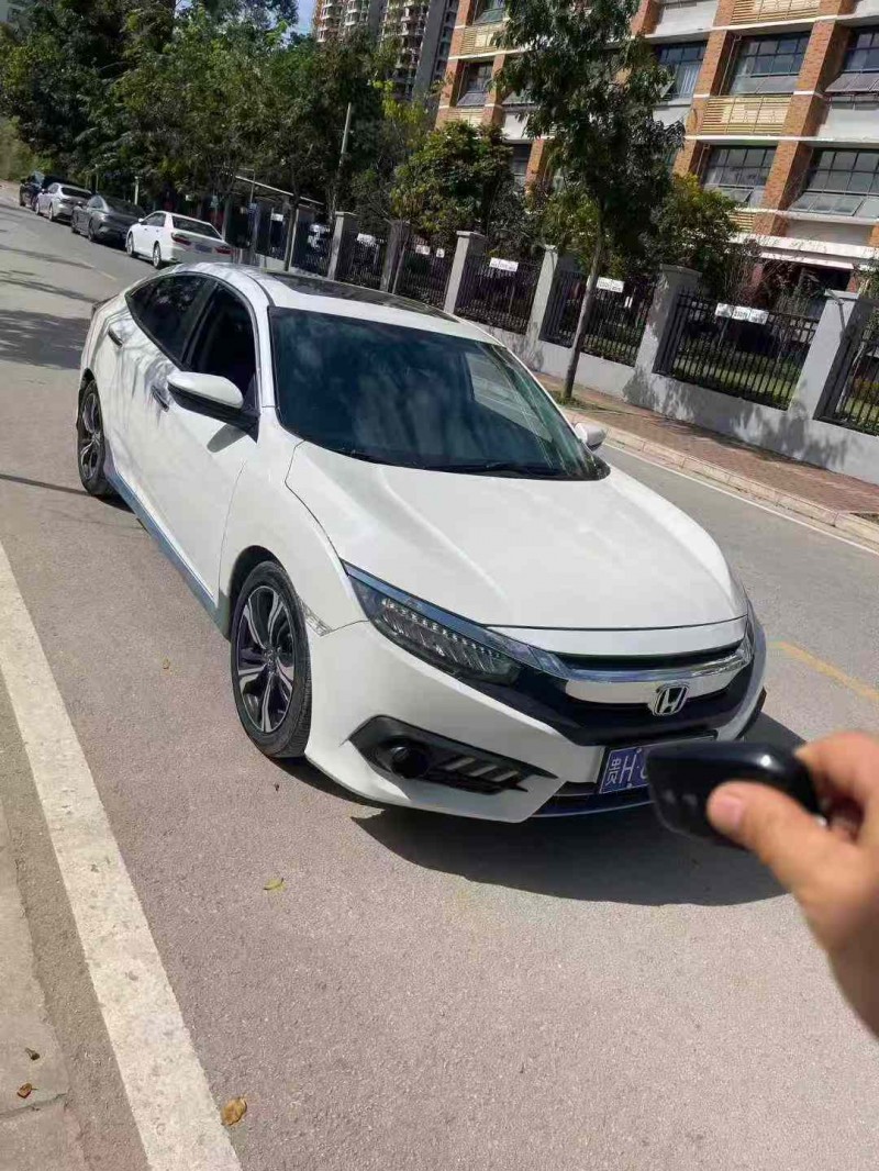 南宁18年本田思域1