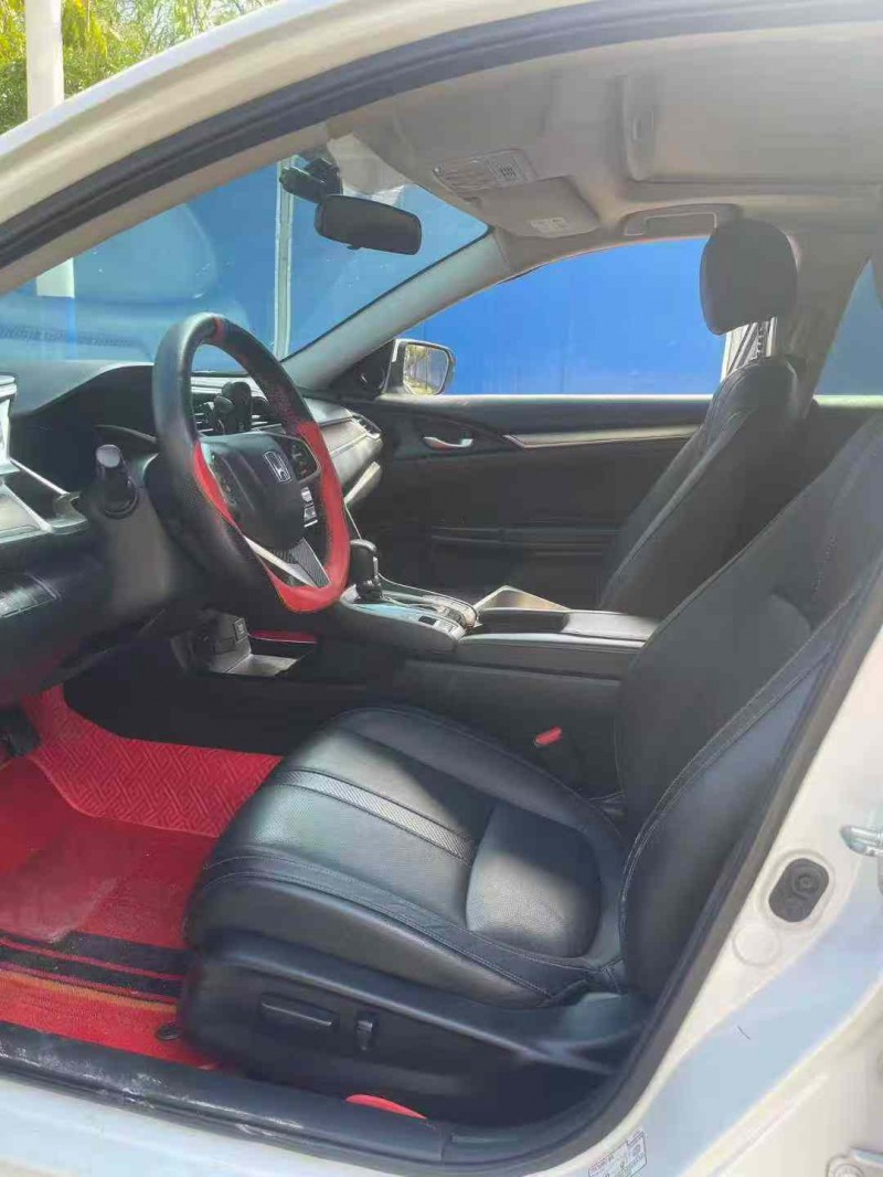 南宁18年本田思域3