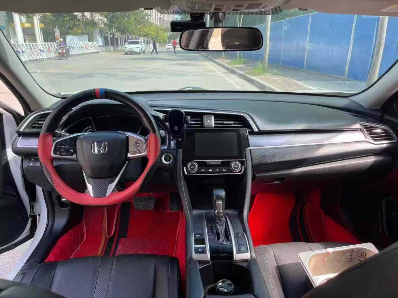 南宁18年本田思域4