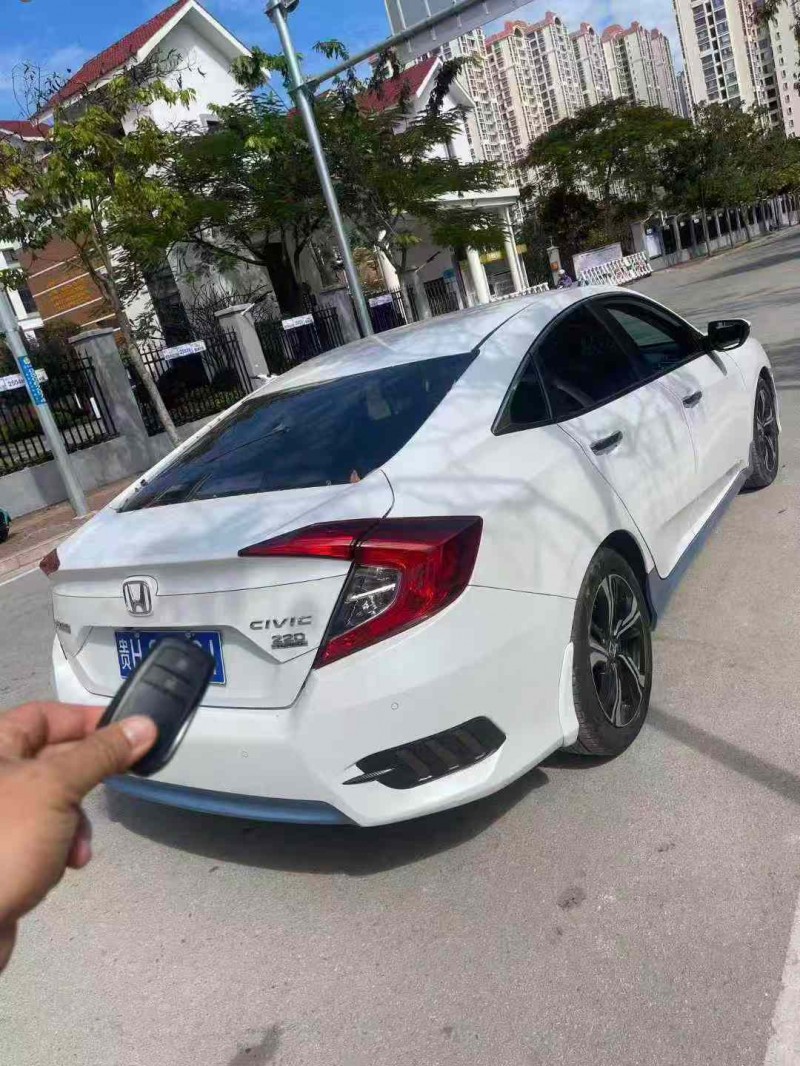 南宁18年本田思域8