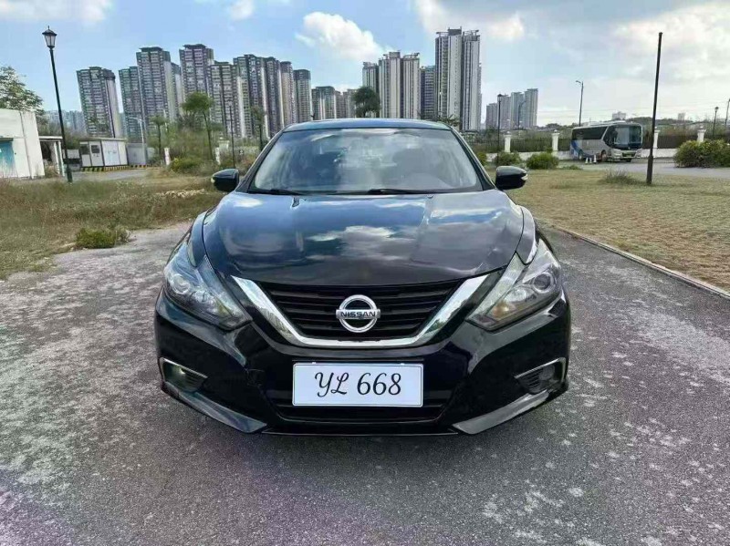 南宁17年日产天籁1