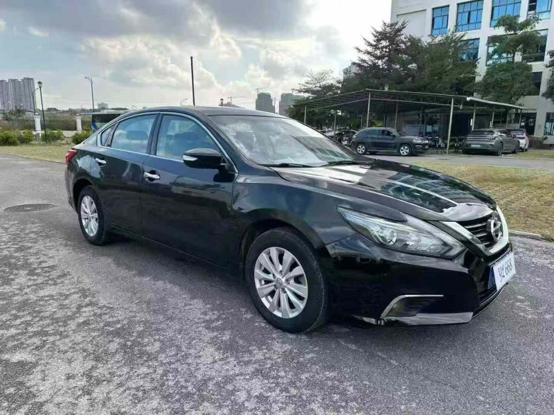 南宁17年日产天籁2