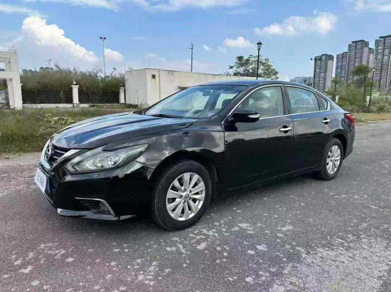 南宁17年日产天籁3