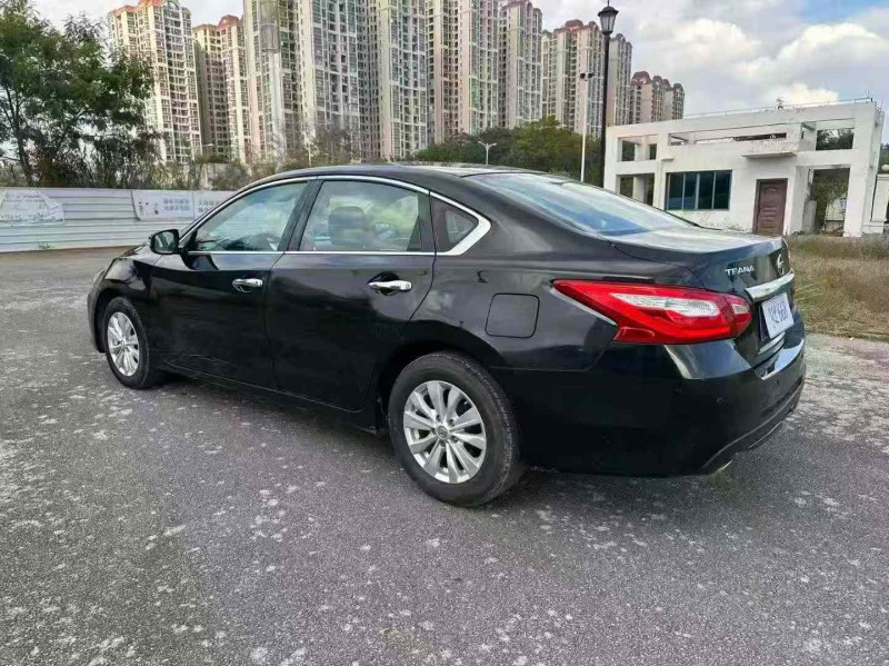 南宁17年日产天籁7