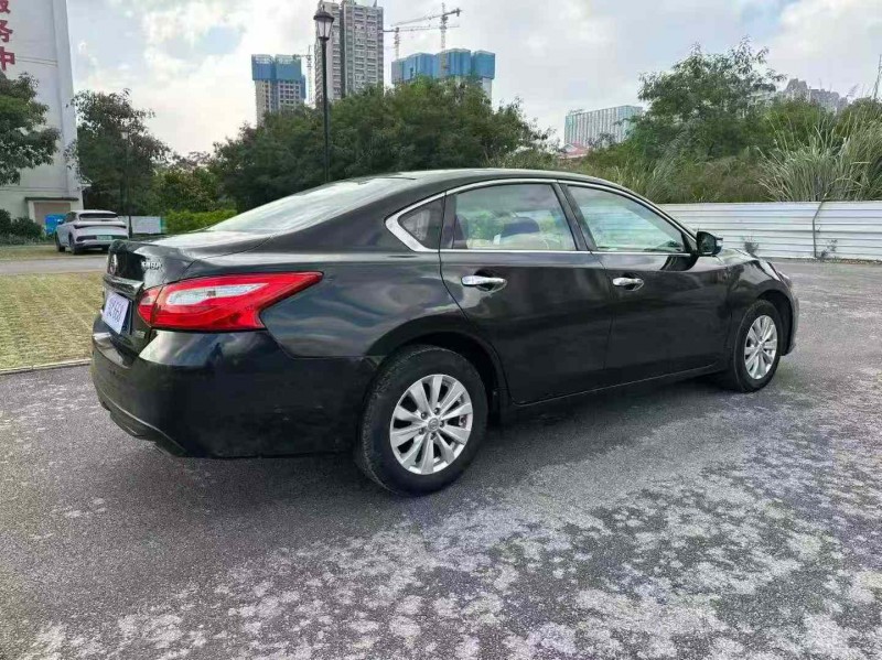 南宁17年日产天籁8