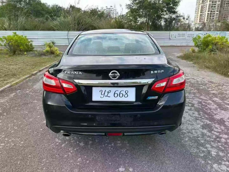 南宁17年日产天籁9