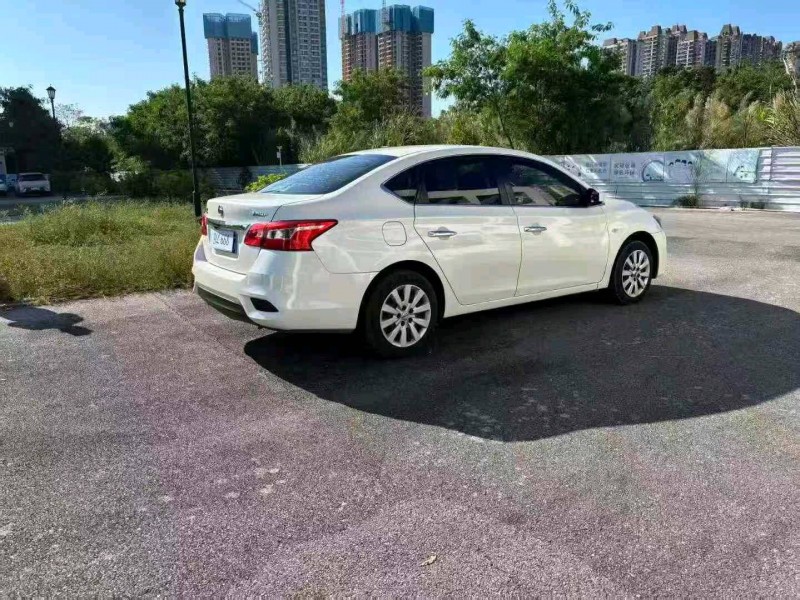 南宁19年日产轩逸8