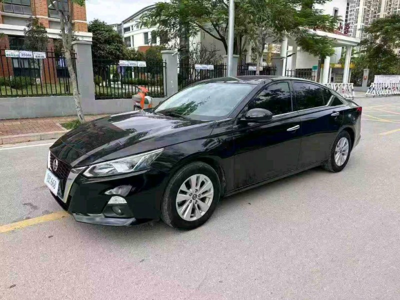 南宁22年日产天籁3