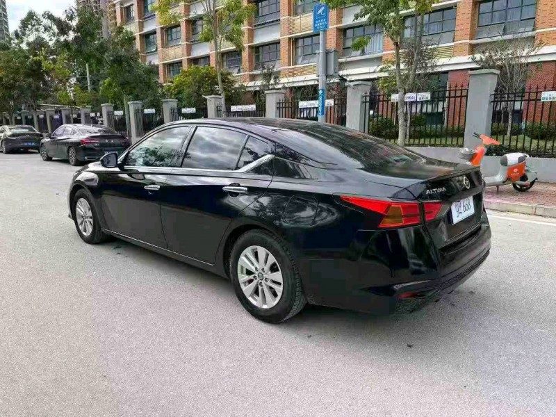 南宁22年日产天籁7