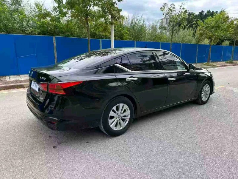 南宁22年日产天籁8