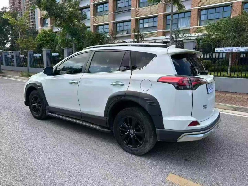 南宁19年丰田RAV4荣放7