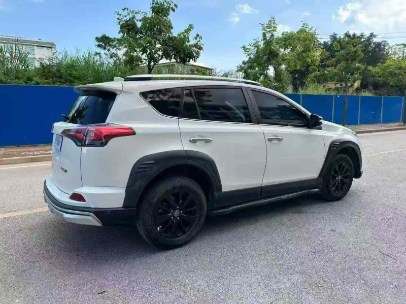 南宁19年丰田RAV4荣放8
