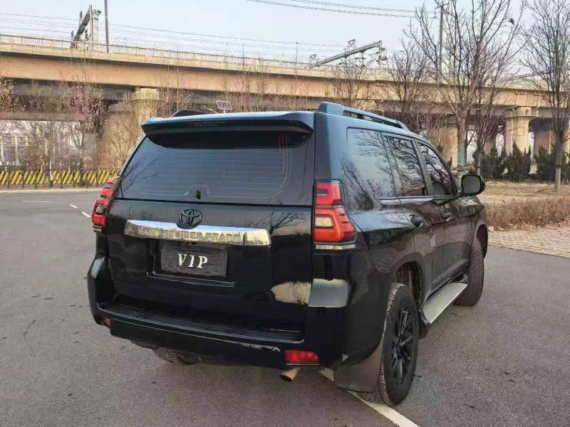 天津20年丰田普拉多8