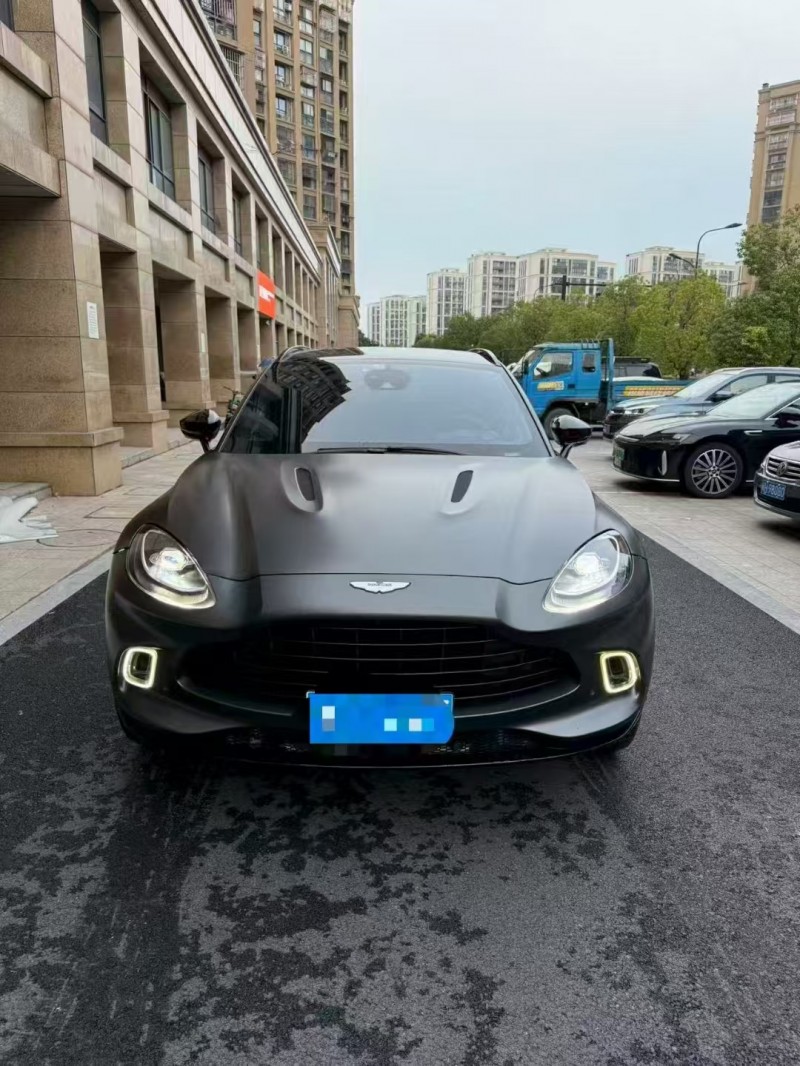 中山21年阿斯顿·马丁DBX1