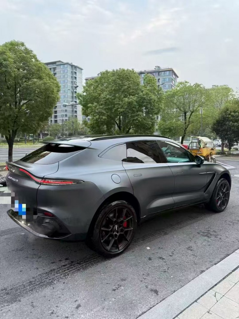 中山21年阿斯顿·马丁DBX7