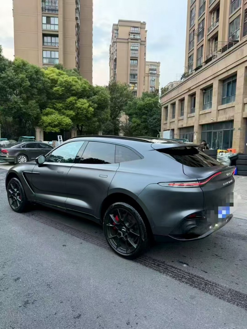 中山21年阿斯顿·马丁DBX8