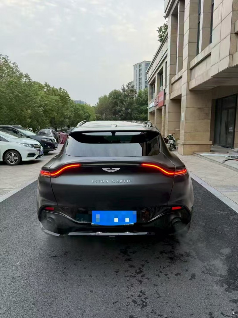 中山21年阿斯顿·马丁DBX9