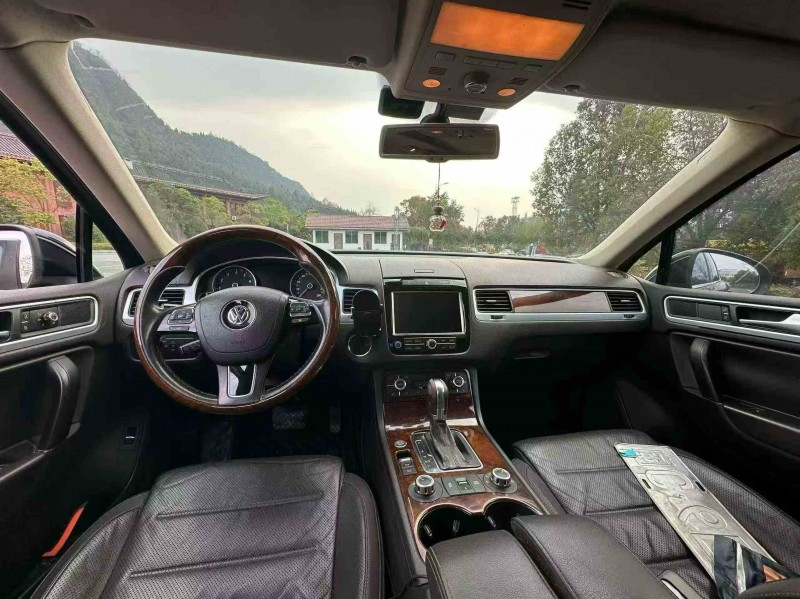 重庆12年大众途锐4