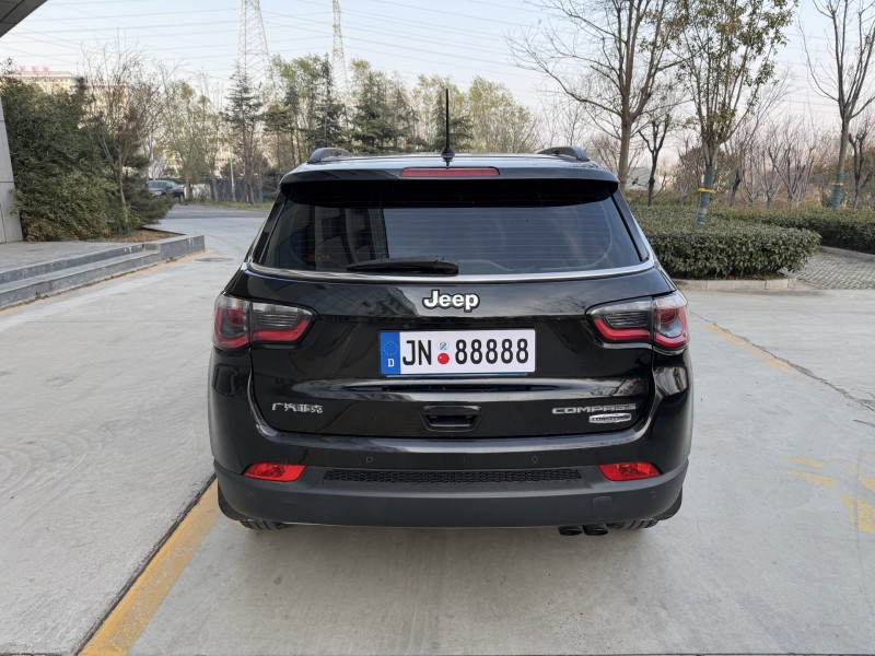 济宁17年Jeep指南者9