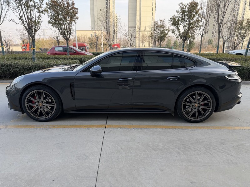 济宁21年保时捷帕拉梅拉8