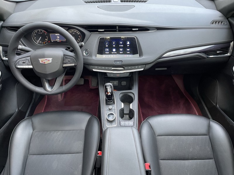 济宁22年凯迪拉克XT44