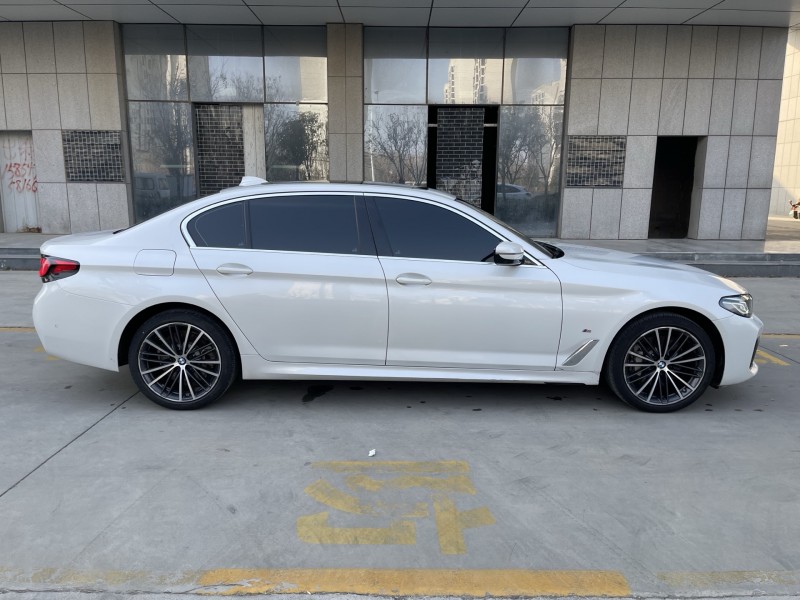 济宁22年宝马5系7