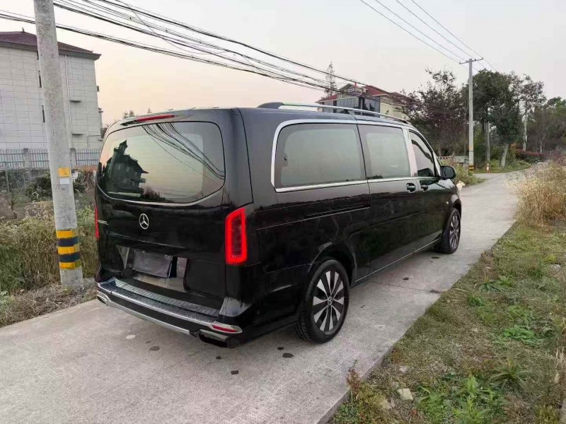 金华23年奔驰威霆8