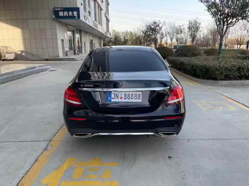 济宁17年奔驰E9