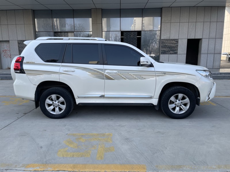 济宁18年丰田普拉多7