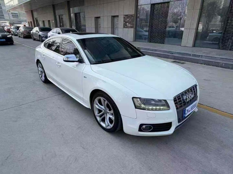 济宁11年奥迪S52