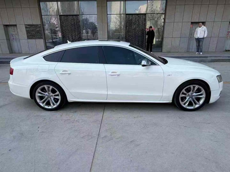 济宁11年奥迪S58