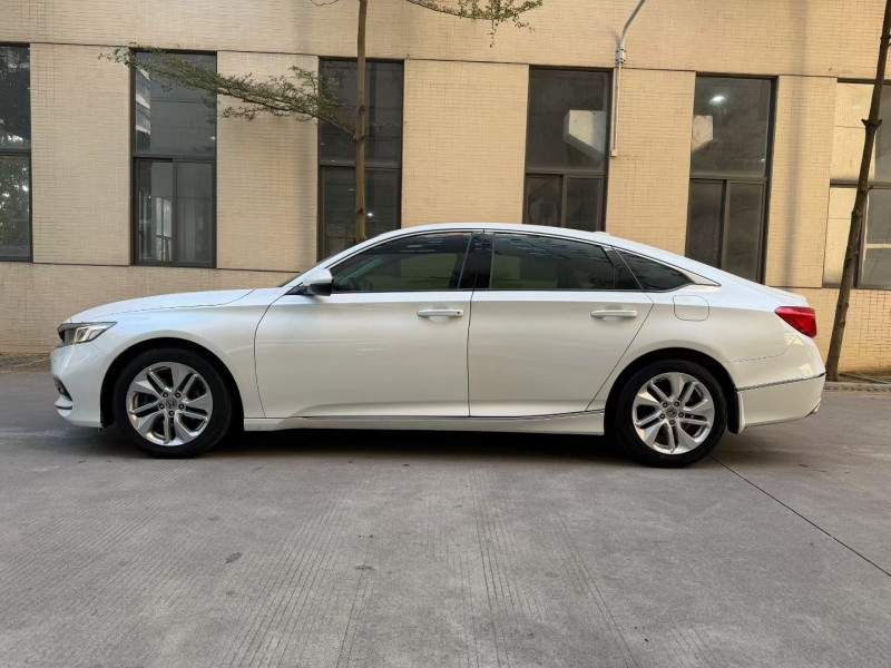 东莞18年本田雅阁4