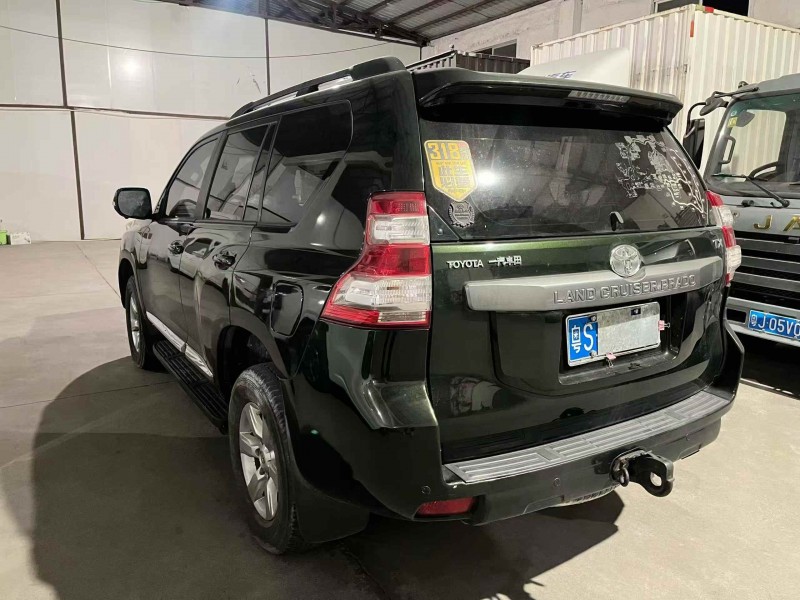 广州17年丰田普拉多4