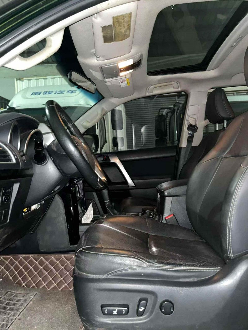 广州17年丰田普拉多6