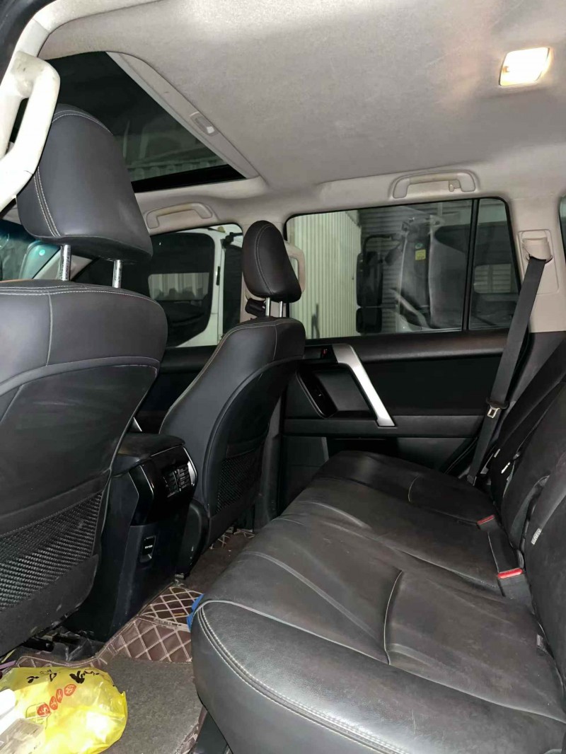 广州17年丰田普拉多8