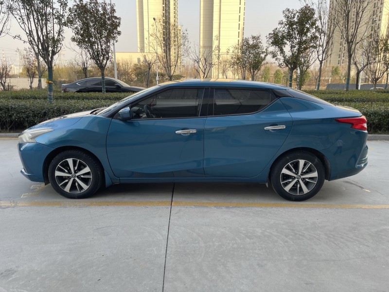 济宁17年日产蓝鸟8