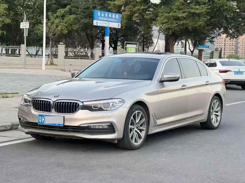 广州17年宝马5系3