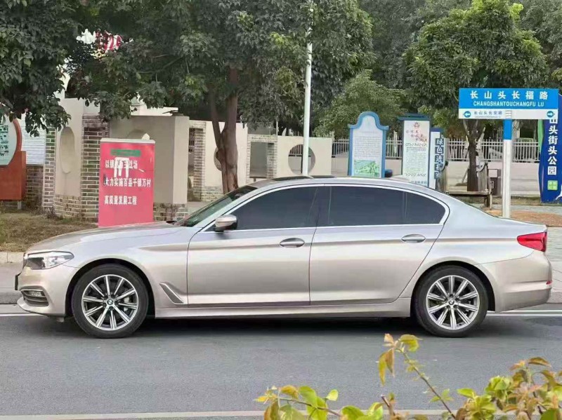 广州17年宝马5系8