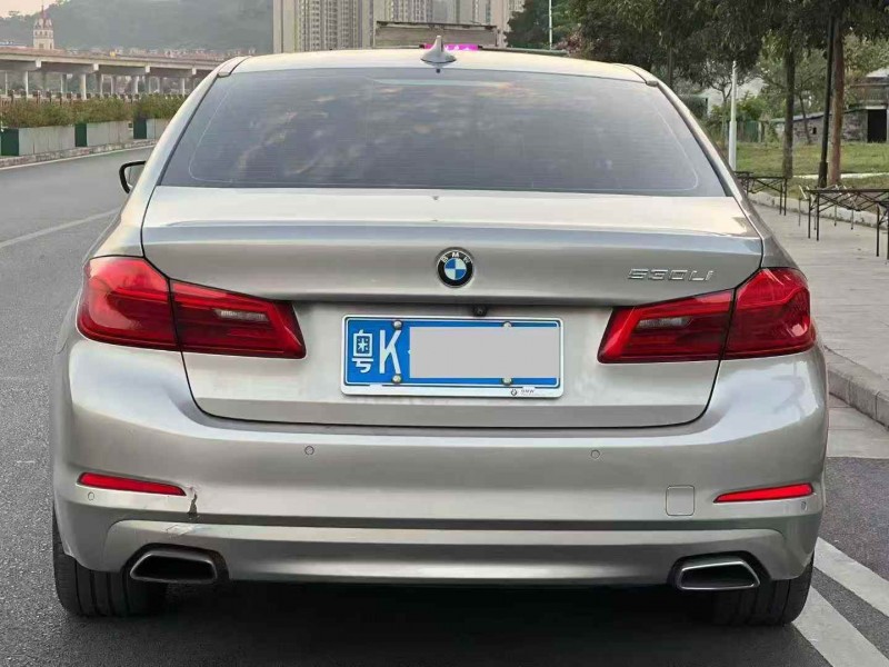 广州17年宝马5系9