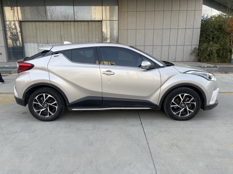 枣庄21年丰田CHR8