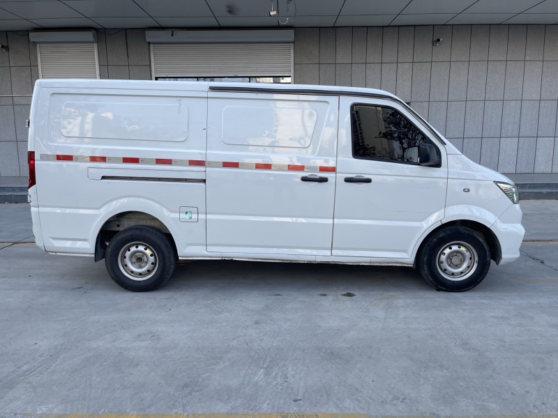 济宁23年东风御风8