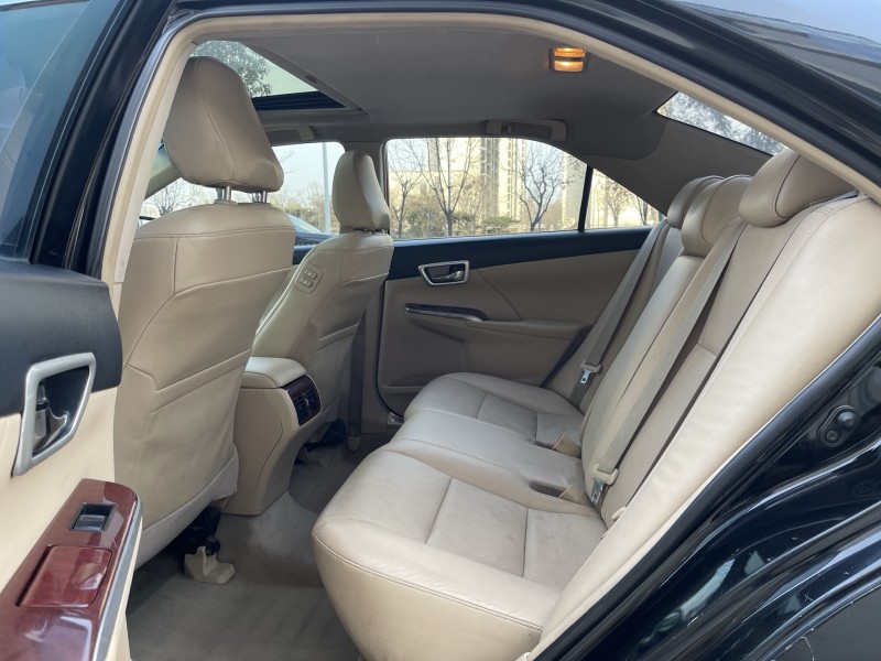 济宁15年丰田凯美瑞5