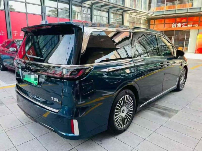 广州25年岚图汽车梦想家8