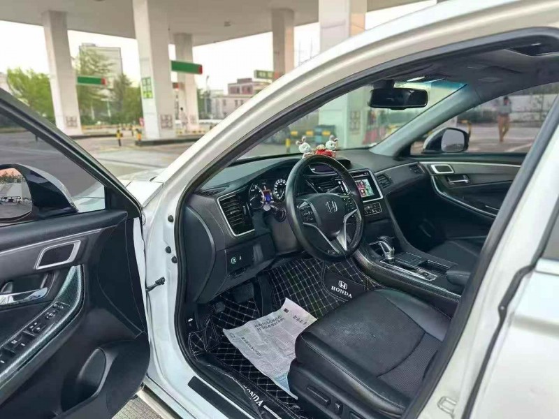 广州16年本田思铂睿4