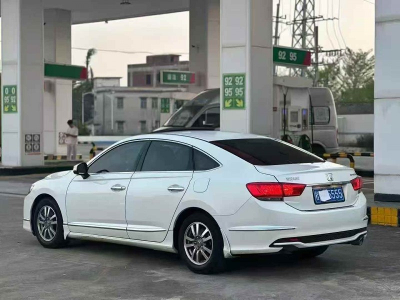 广州16年本田思铂睿5